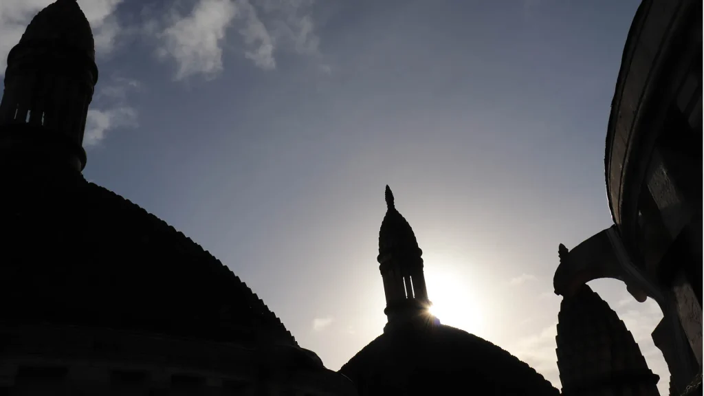 Los tejados de la catedral de Saint-Front