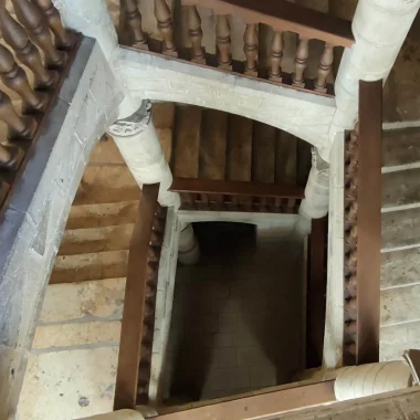 Escalera renacentista Hotel Saint-Astier