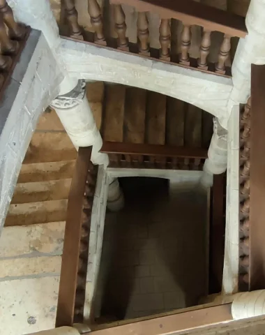 Escalera renacentista Hotel Saint-Astier